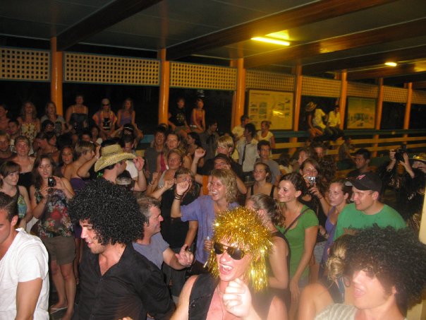 PARTY with Sunset Safaris - Fraser Island